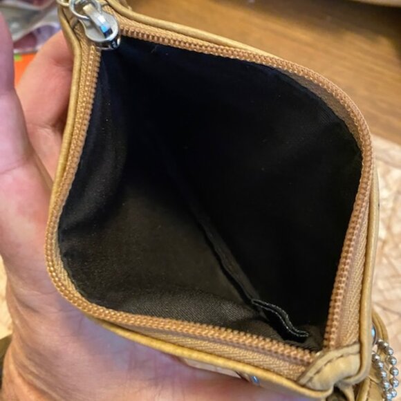 Coach tan pebbled leather grommet studded wristlet (authenticated) - Picture 4 of 4